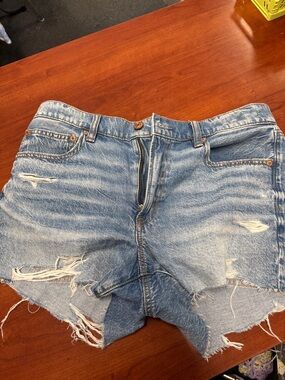 American eagle ‘90s boyfriend short size 6 // 041108